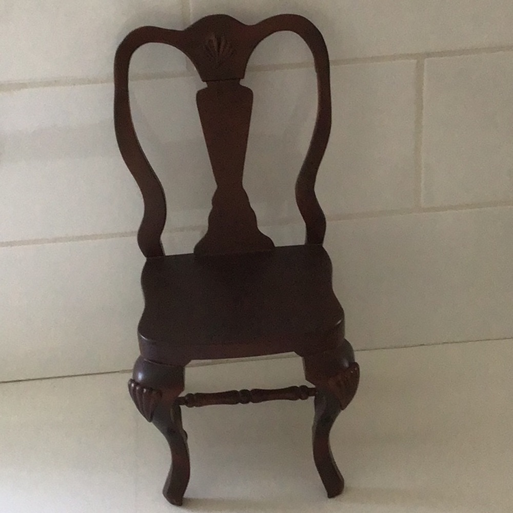 In excellent condition collectible vintage doll chair